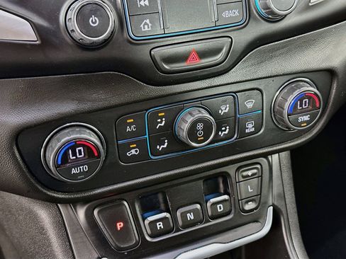 Used 2019 GMC Terrain SLT w/ Preferred Package FWD image 22