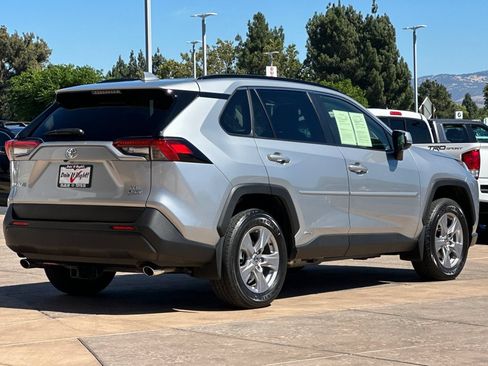 Used 2025 Toyota RAV4 XLE AWD/4WD image 4