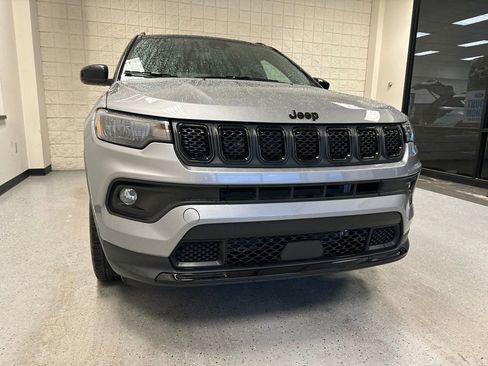 Used 2023 Jeep Compass Latitude AWD/4WD image 33
