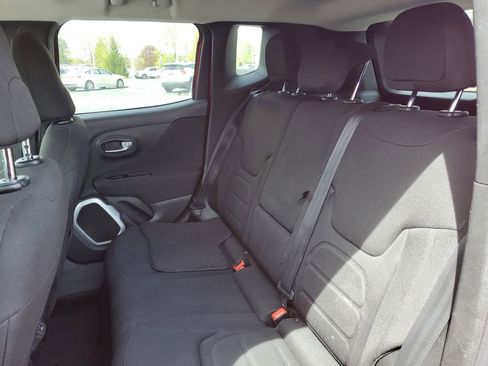 Used 2018 Jeep Renegade Latitude w/ Popular Equipment Group FWD image 27