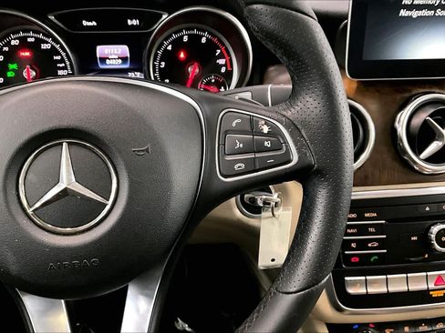 Used 2018 Mercedes-Benz GLA 250 4MATIC image 25