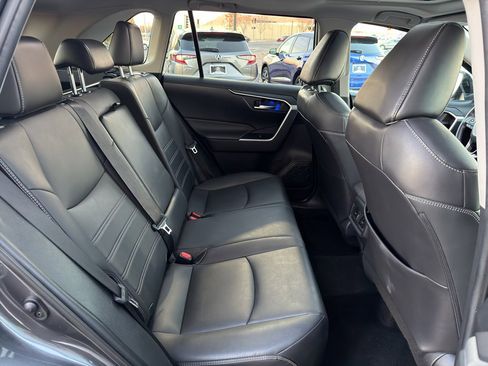 Used 2021 Toyota RAV4 XLE Premium image 16