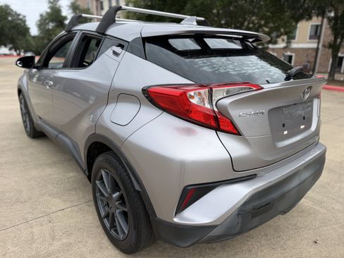 Used 2019 Toyota C-HR LE FWD image 5