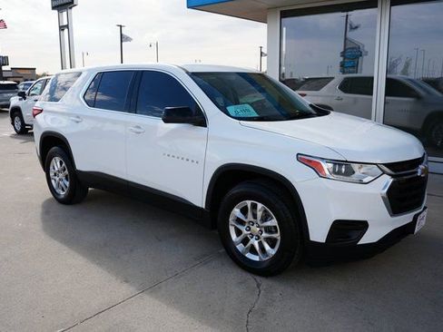 Used 2021 Chevrolet Traverse LS image 32