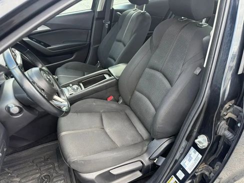 Used 2018 MAZDA MAZDA3 Grand Touring FWD image 12