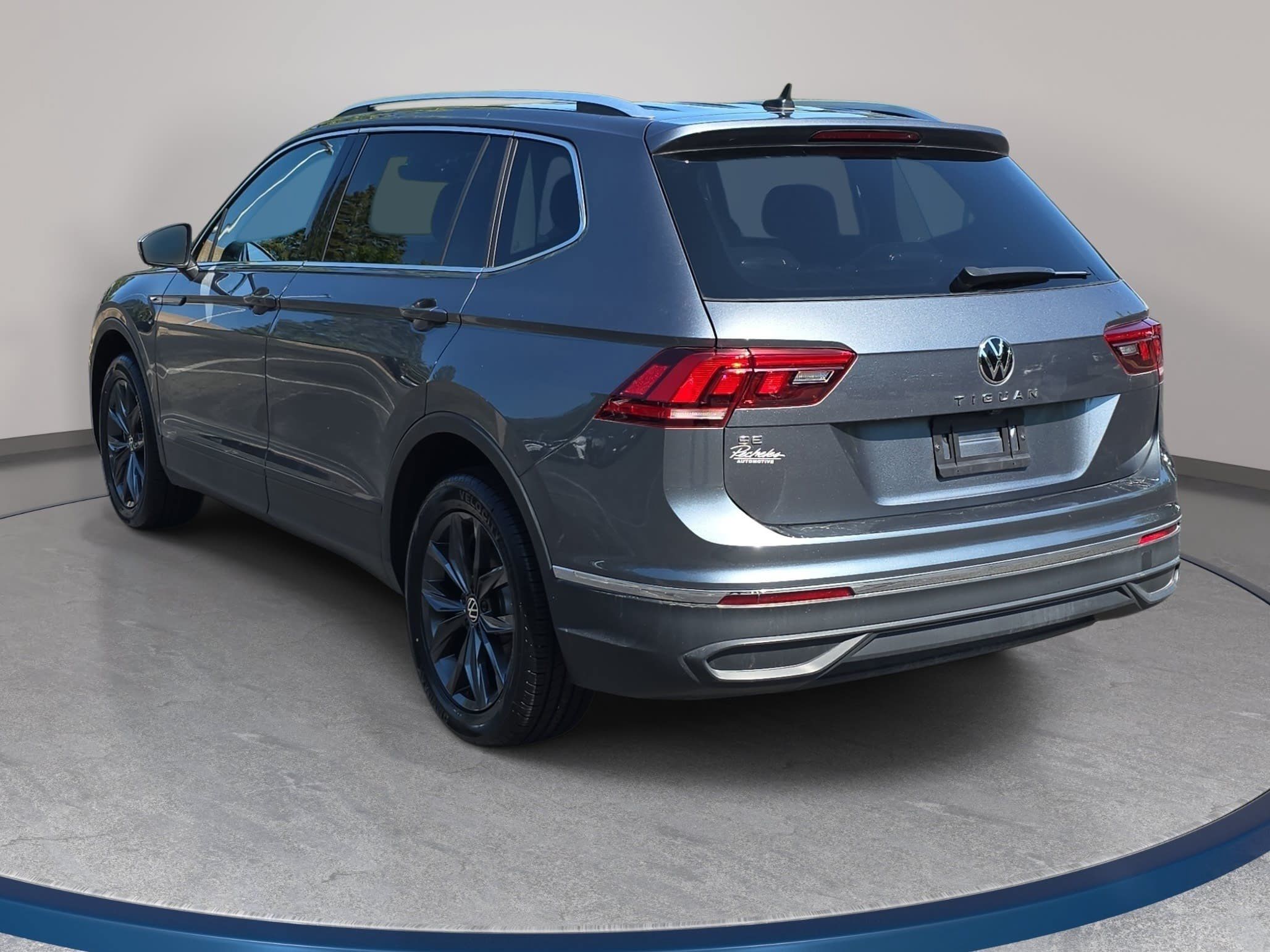 Certified 2024 Volkswagen Tiguan SE FWD image 7