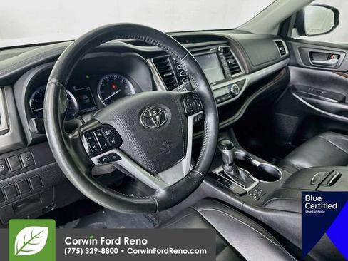 Used 2019 Toyota Highlander XLE AWD/4WD image 11