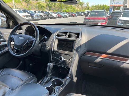 Used 2018 Ford Explorer Platinum AWD/4WD image 13