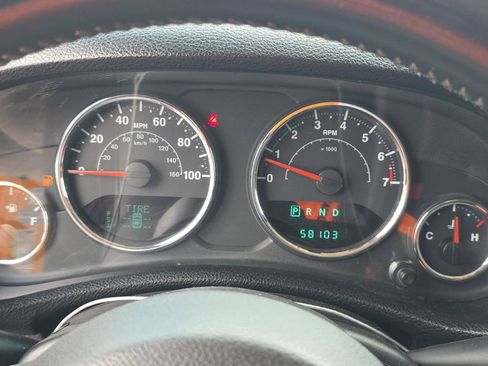 Used 2013 Jeep Wrangler Unlimited Rubicon w/ Connectivity Group AWD/4WD image 9