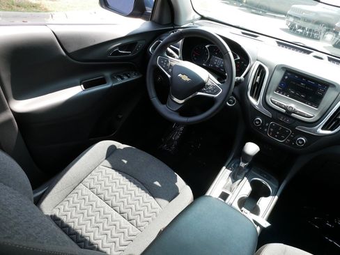 Used 2024 Chevrolet Equinox LT FWD image 9