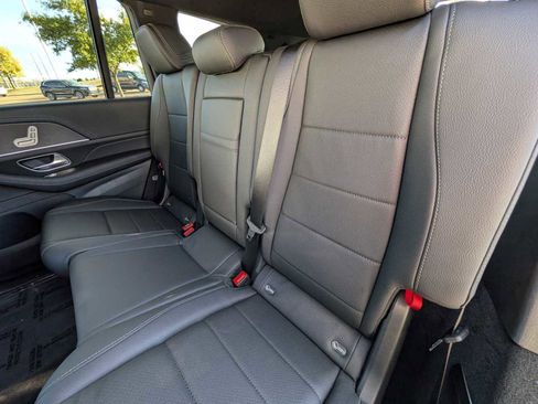 Certified 2025 Mercedes-Benz GLS 450 4MATIC image 28