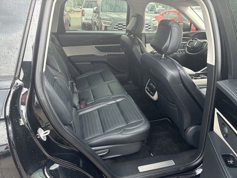 Used 2025 Lincoln Nautilus Reserve AWD/4WD image 24