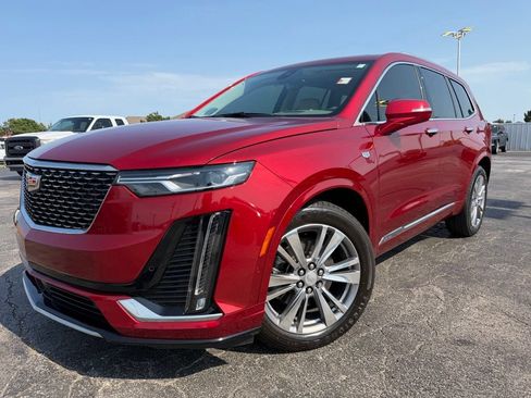 Used 2024 Cadillac XT6 Premium Luxury w/ Technology Package FWD image 2