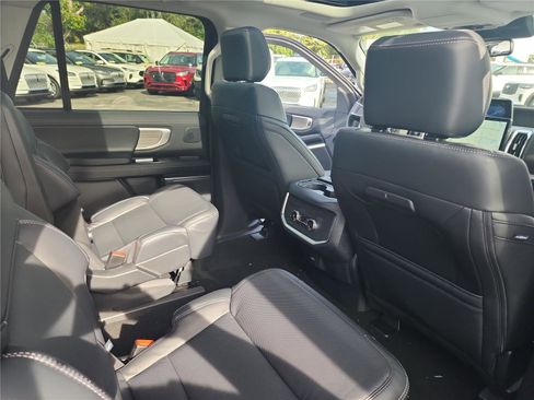 New 2025 Ford Expedition Max Platinum w/ Driver's Package image 25