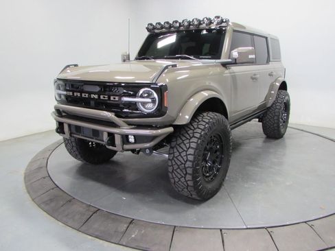 New 2025 Ford Bronco Outer Banks AWD/4WD image 3