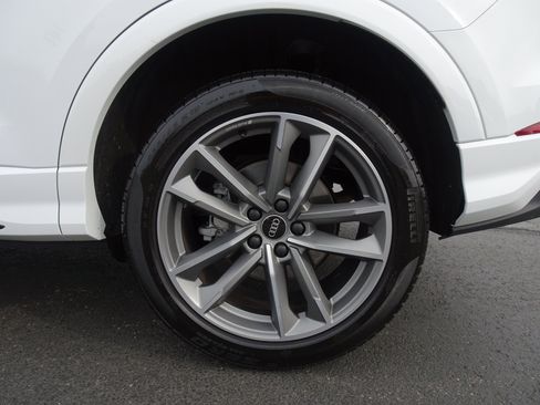 Certified 2024 Audi Q3 2.0T Premium w/ Convenience Package AWD/4WD image 16