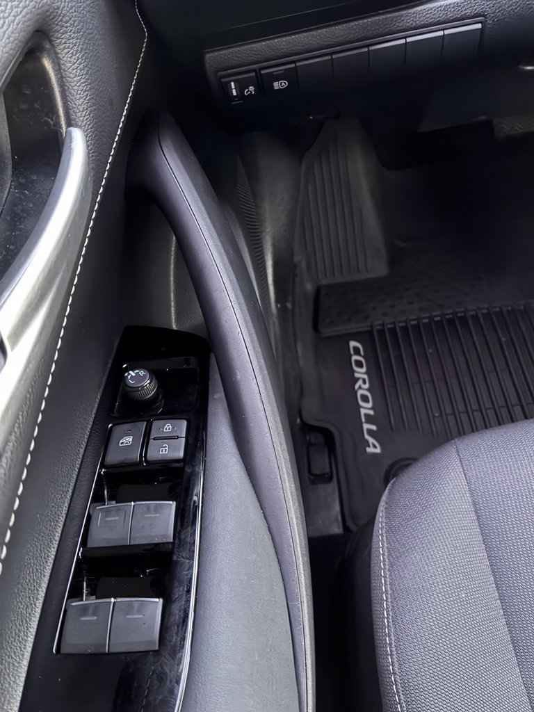 Used 2023 Toyota Corolla SE FWD image 32