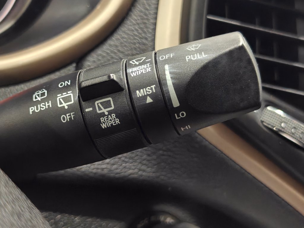 Used 2017 Jeep Cherokee Latitude w/ Cold Weather Group AWD/4WD image 43