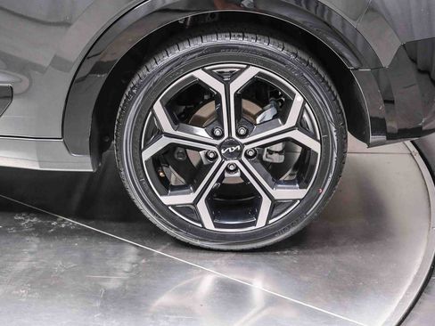 Used 2023 Kia Niro EX Touring FWD image 9