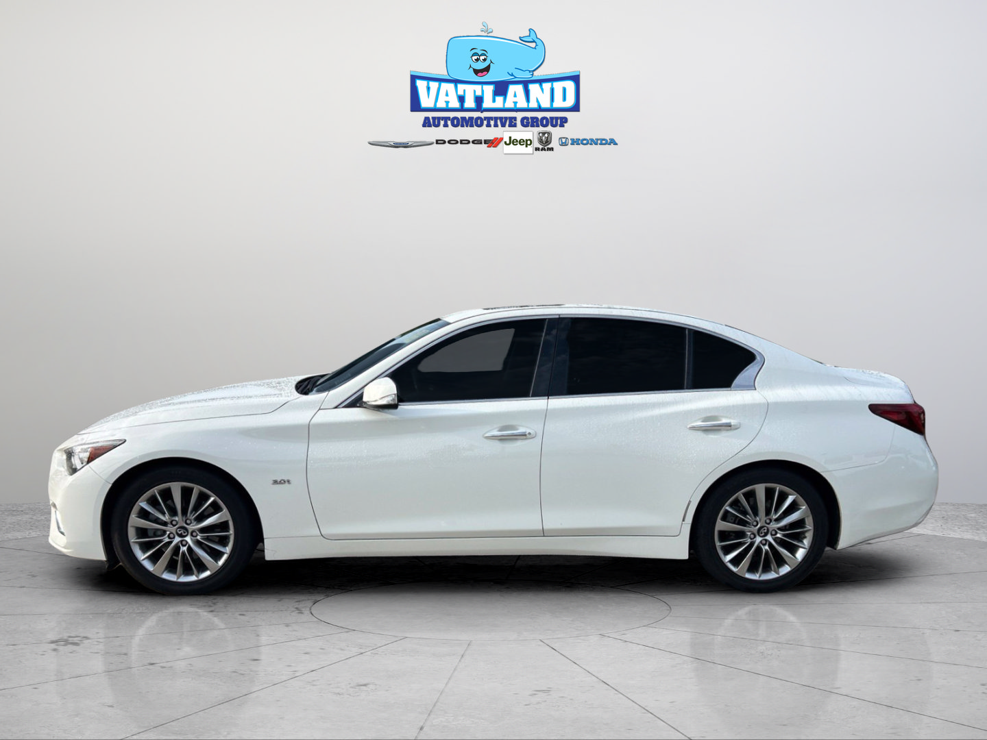 Used 2019 INFINITI Q50 Luxe RWD image 2