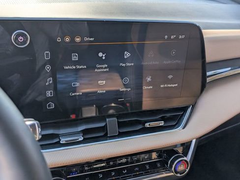 Used 2025 Chevrolet Equinox ACTIV w/ Safety and Technology Package image 26