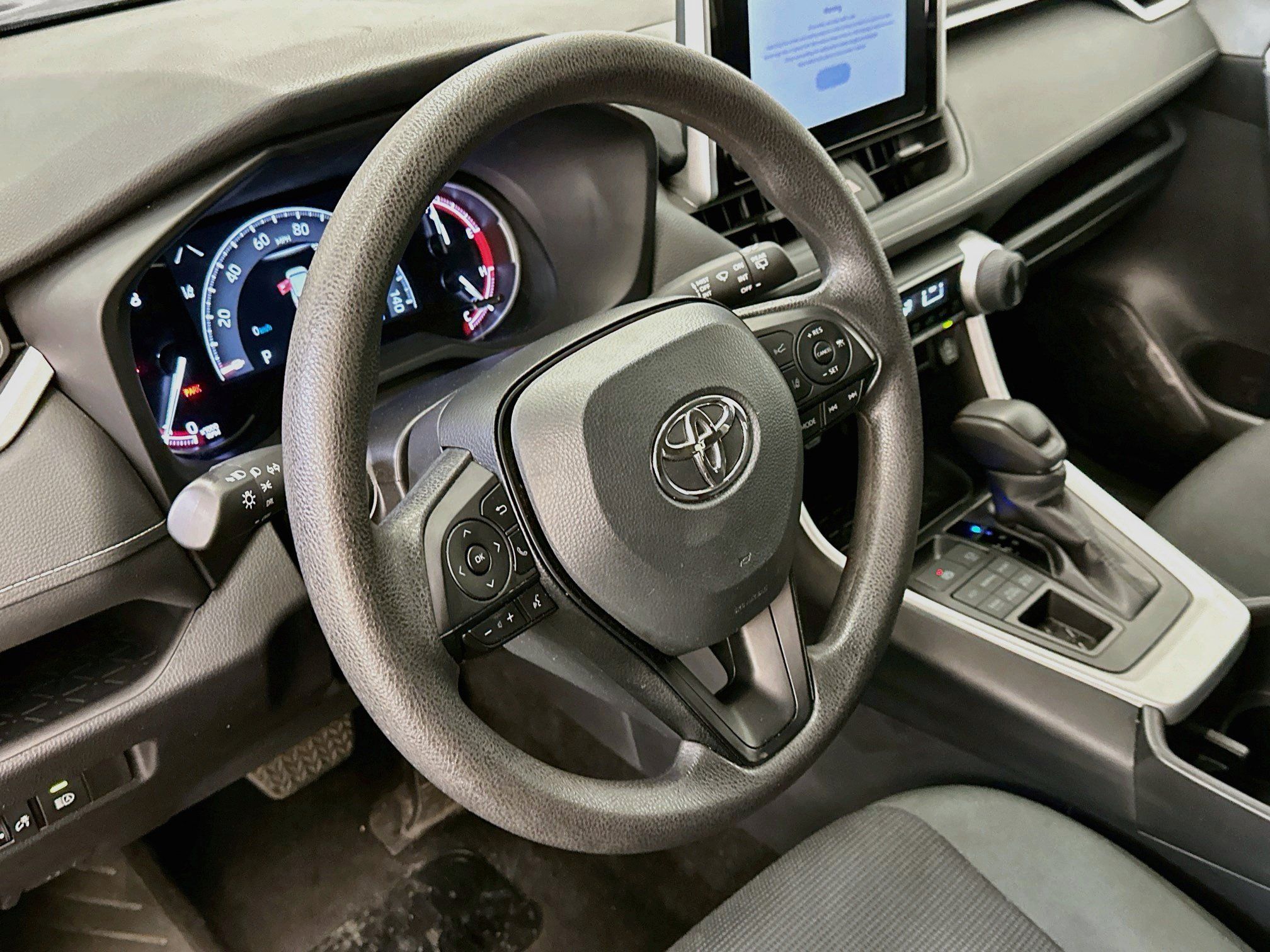 Used 2025 Toyota RAV4 LE AWD/4WD image 18