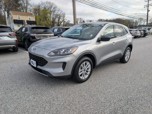 Certified 2022 Ford Escape SE w/ Cold Weather Package image 2