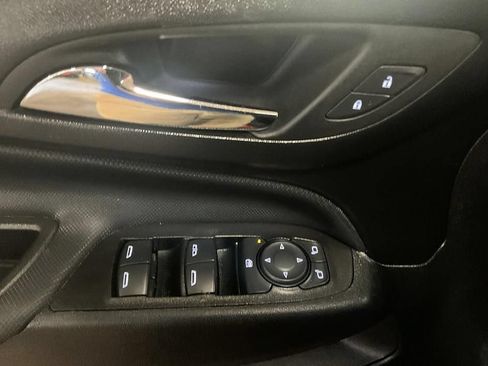 Used 2023 Chevrolet Equinox RS FWD image 32
