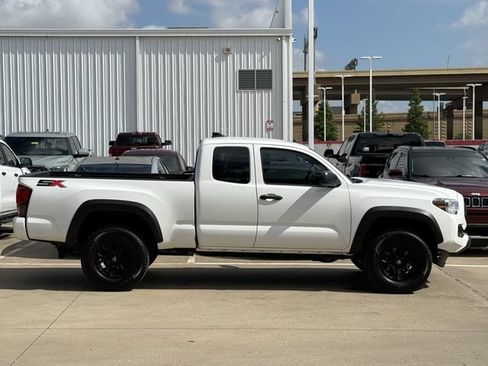 Used 2022 Toyota Tacoma SR w/ SX Package RWD image 3