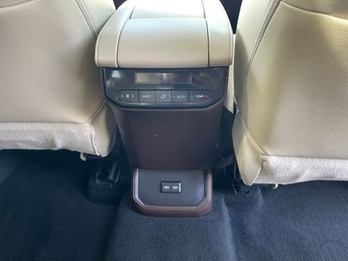 Used 2022 Toyota Highlander XLE image 35