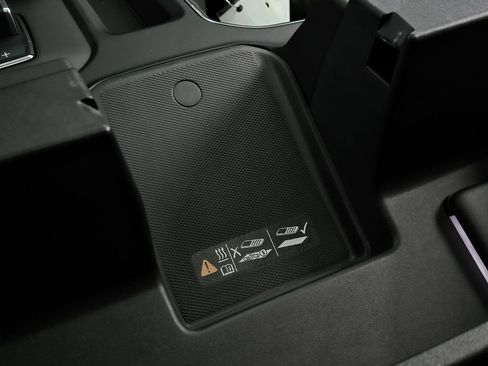 Used 2024 GMC Sierra 2500 Denali w/ Denali Reserve Package image 13