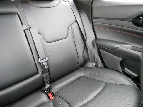 Used 2025 Jeep Compass Trailhawk w/ Trailhawk Elite Group image 14