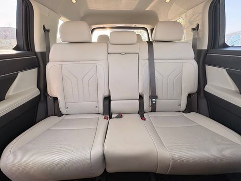 Used 2025 Hyundai Santa Fe SEL FWD image 31