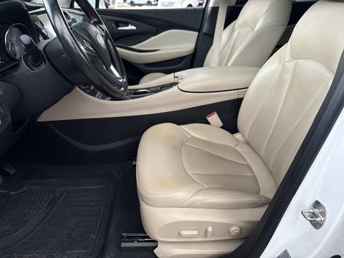 Used 2020 Buick Envision Essence FWD image 17