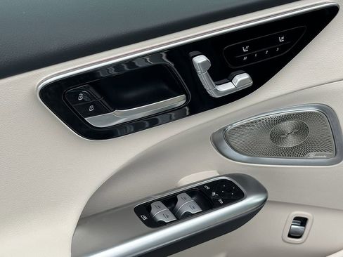 Certified 2025 Mercedes-Benz C 300 4MATIC Sedan image 12