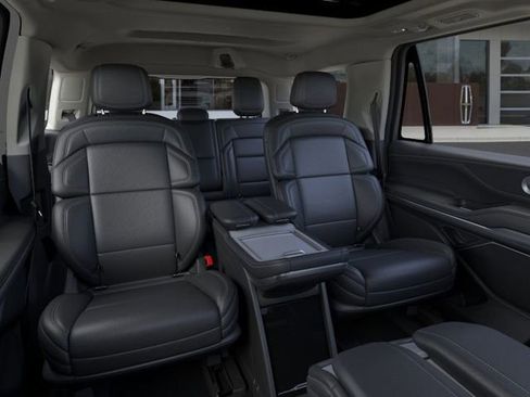 New 2025 Lincoln Navigator Reserve AWD/4WD image 11