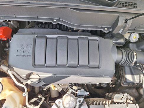 Used 2014 Chevrolet Traverse LTZ FWD image 12