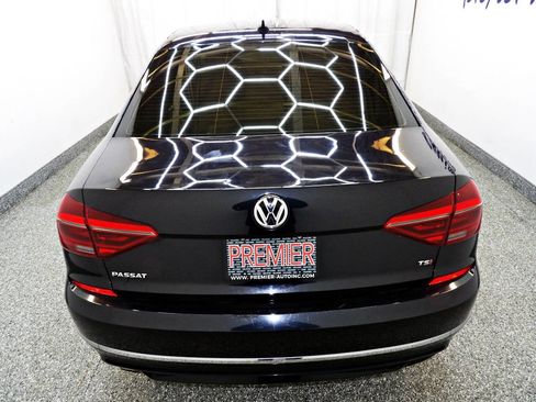 Used 2018 Volkswagen Passat 2.0T R-Line w/ R-Line Lighting Package image 5