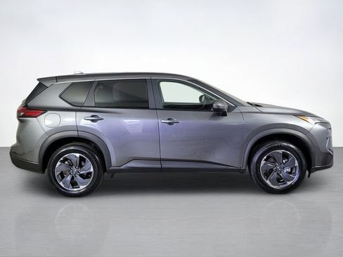 Used 2026 Nissan Rogue SV FWD image 2