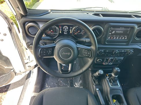 Used 2020 Jeep Wrangler Sport AWD/4WD image 17