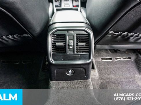 Used 2023 Porsche Macan Turbo image 31