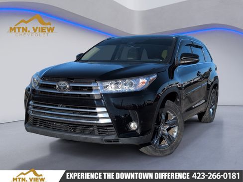Used 2017 Toyota Highlander Limited Platinum image 1