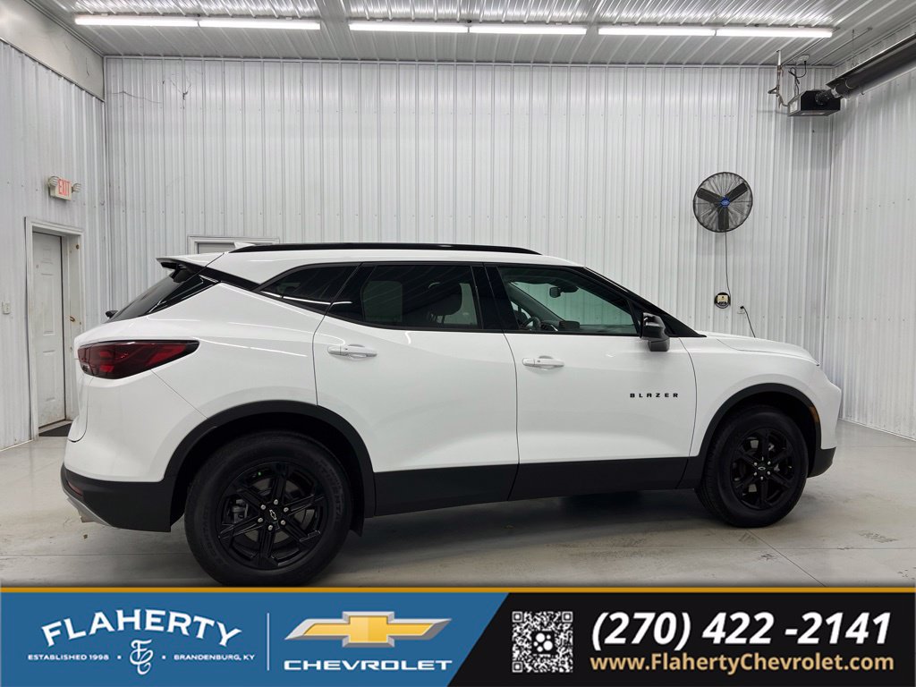 Used 2025 Chevrolet Blazer LT w/ Midnight/Sport Edition FWD image 2