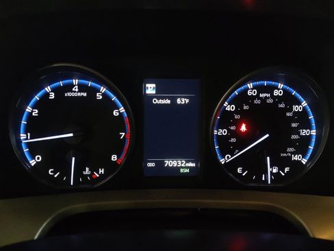 Used 2018 Toyota RAV4 XLE w/ Plus Extra Value Package image 23