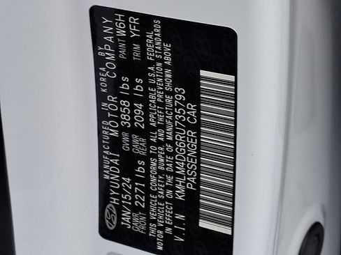 Certified 2024 Hyundai Elantra SEL FWD image 28