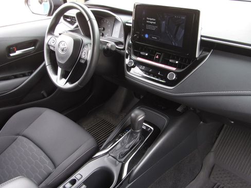 Used 2025 Toyota Corolla SE w/ SE Package image 9