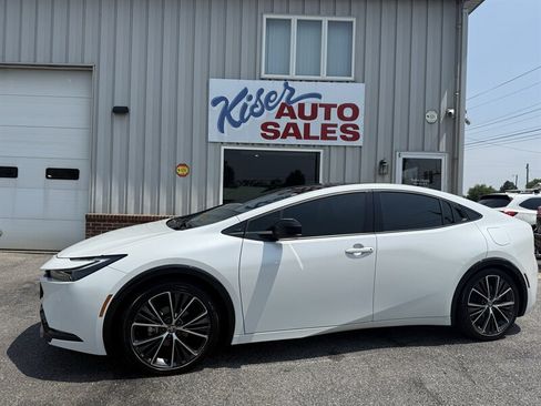 Used 2024 Toyota Prius XLE FWD image 13