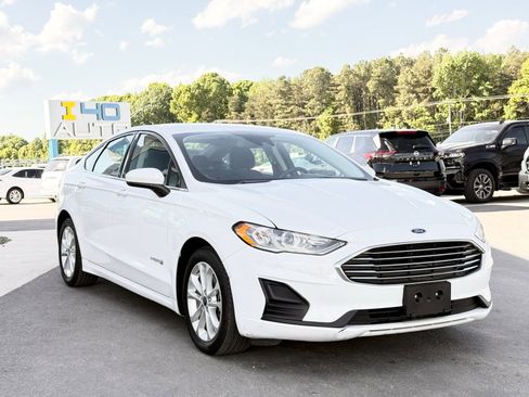 Used 2019 Ford Fusion SE FWD image 5