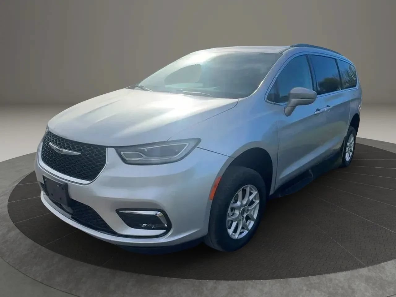 Used 2022 Chrysler Pacifica Touring-L FWD image 3