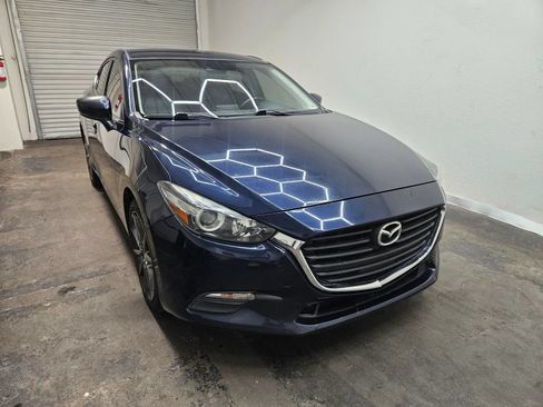 Used 2018 MAZDA MAZDA3 Touring FWD image 2